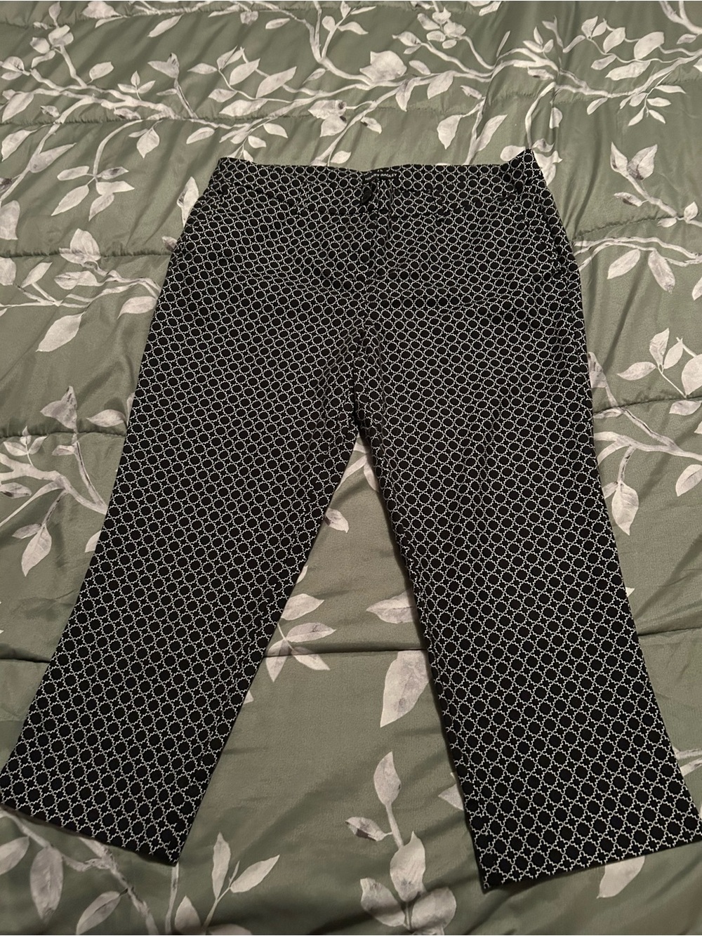 Hilary Radley Black & White Geometric Cropped Pants